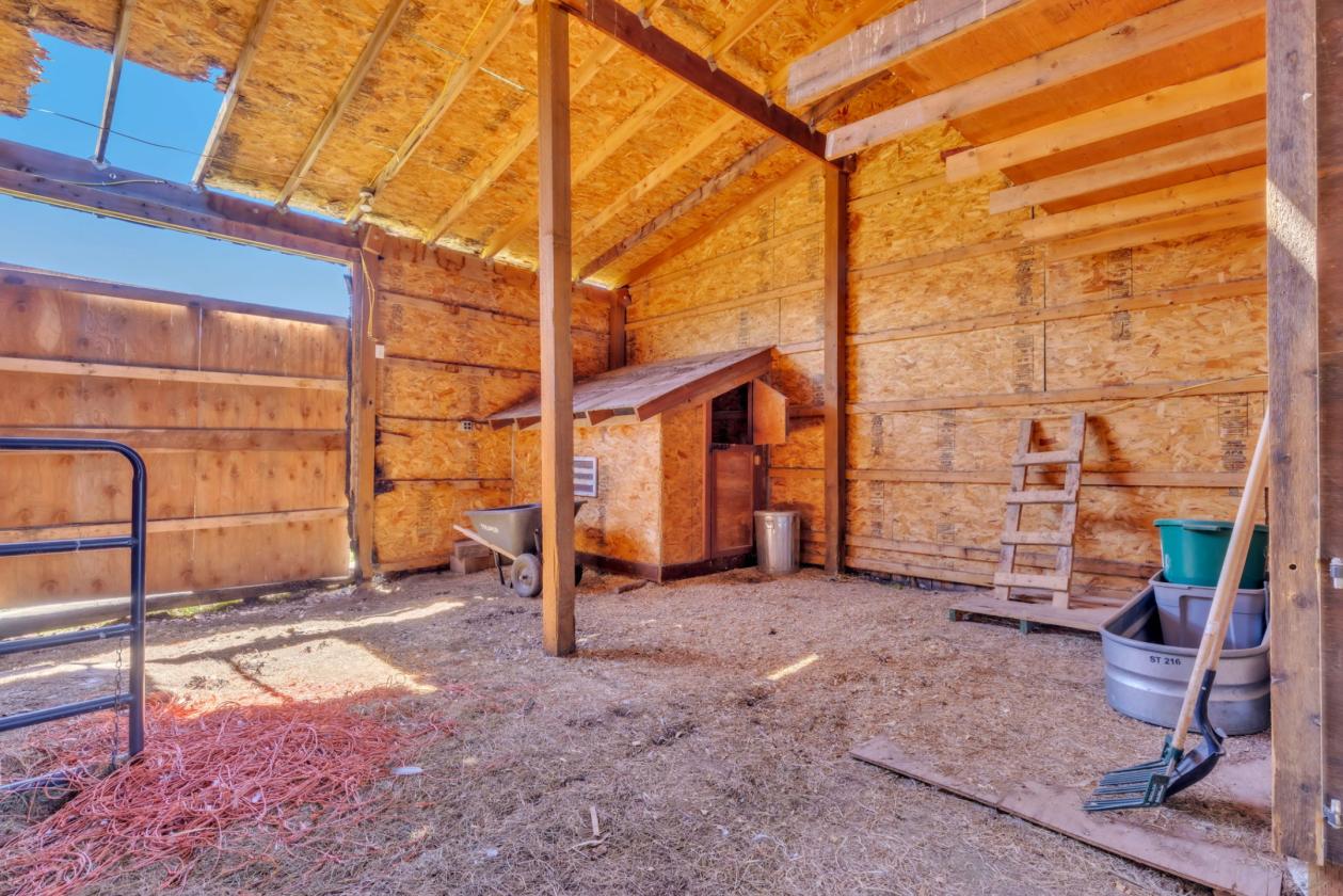 Home, ADU, Barn, 10 acres and Million Dollar views - photo 20