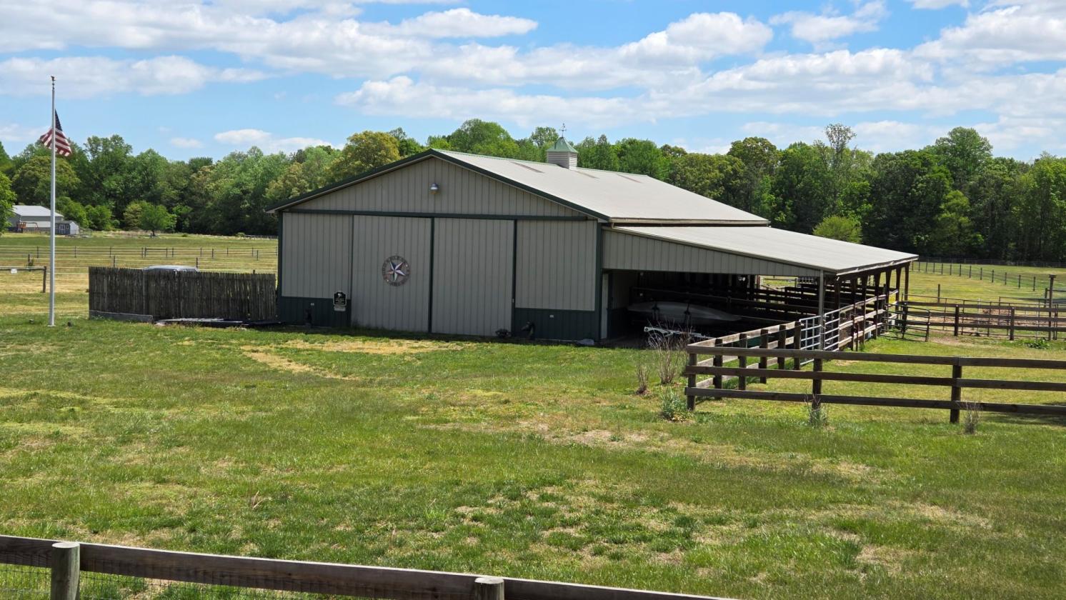 Turnkey Equestrian Estate on 10.9 Acres - photo 2