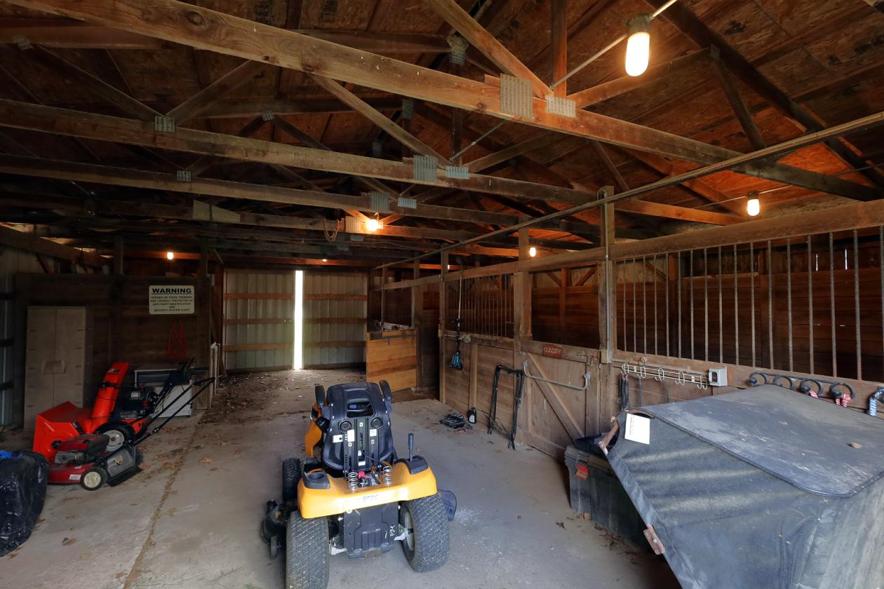 Perfect small horse farm with fenced pastures - photo 4