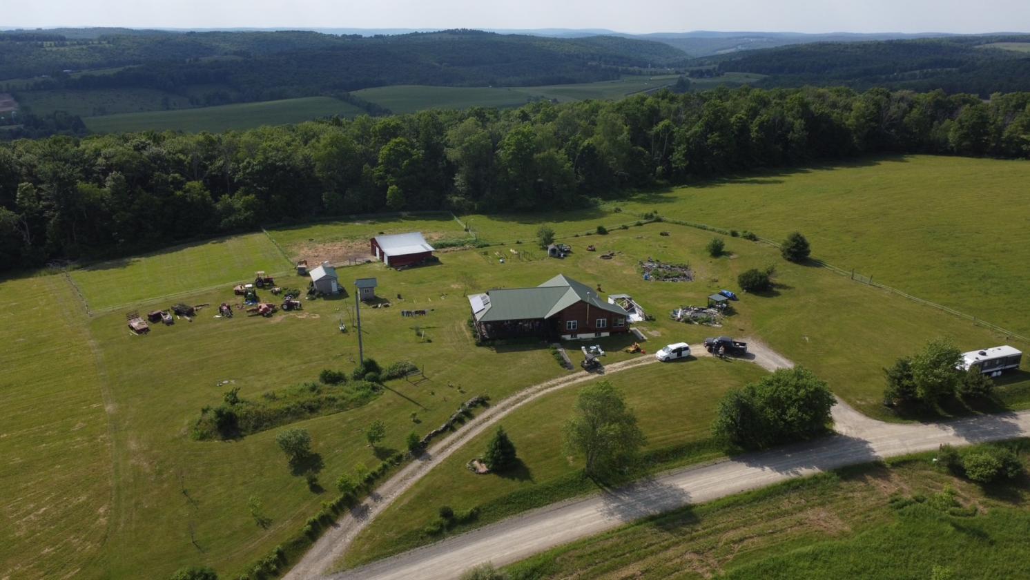 Log Home with 52 acres, barns, spectacular views - photo 2