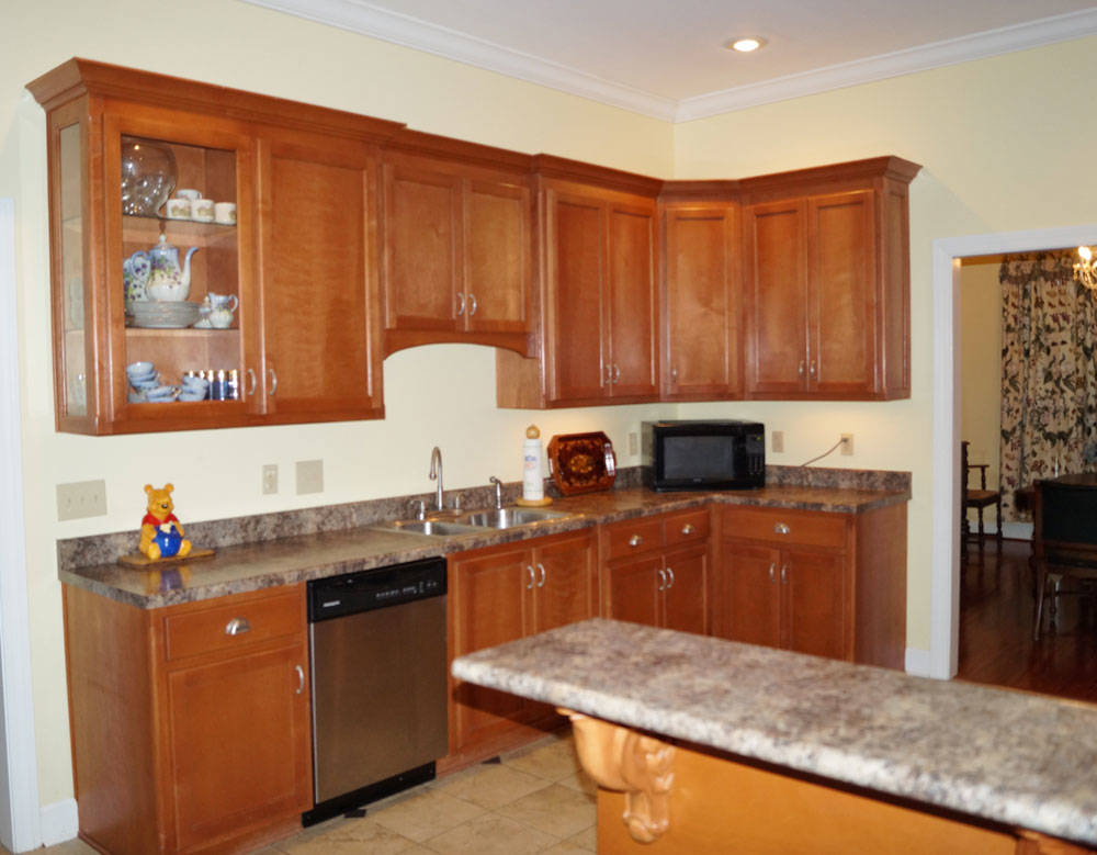 Beautiful 5 BR home on 24 acres with 18 stall... Starkville