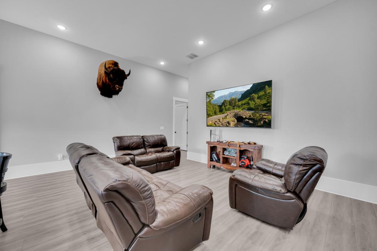 Luxury 79-Acre Horse Farm with 24-Stall Barn - photo 19