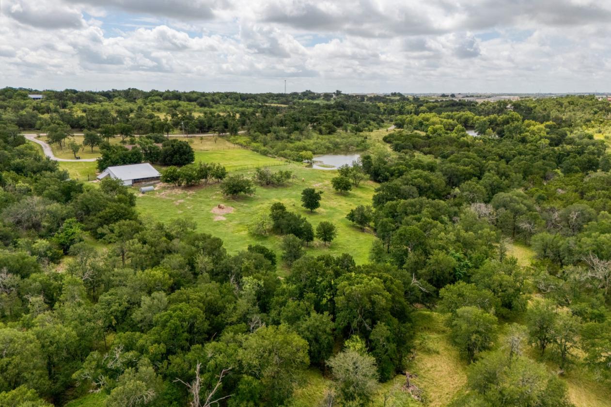 Picturesque mini farm, 8+ acres, pond ++ - photo 20