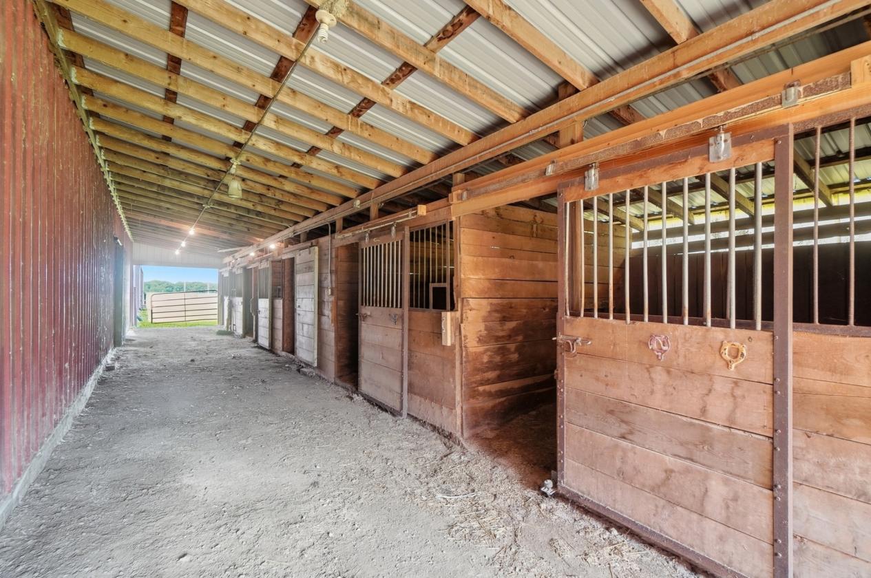 Country Living with Exceptional Equestrian Facilities - photo 17