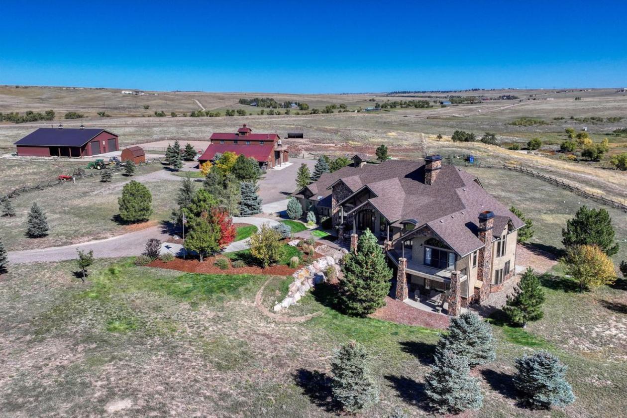 Timeless Equestrian Living Made for Entertaining - photo 1