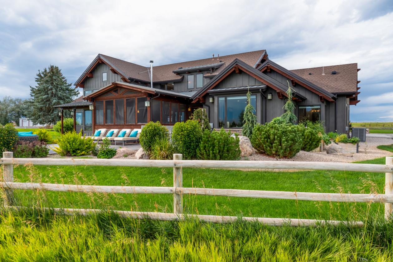 A Grand Wyoming Equestrian Estate Near Yellowstone - photo 9