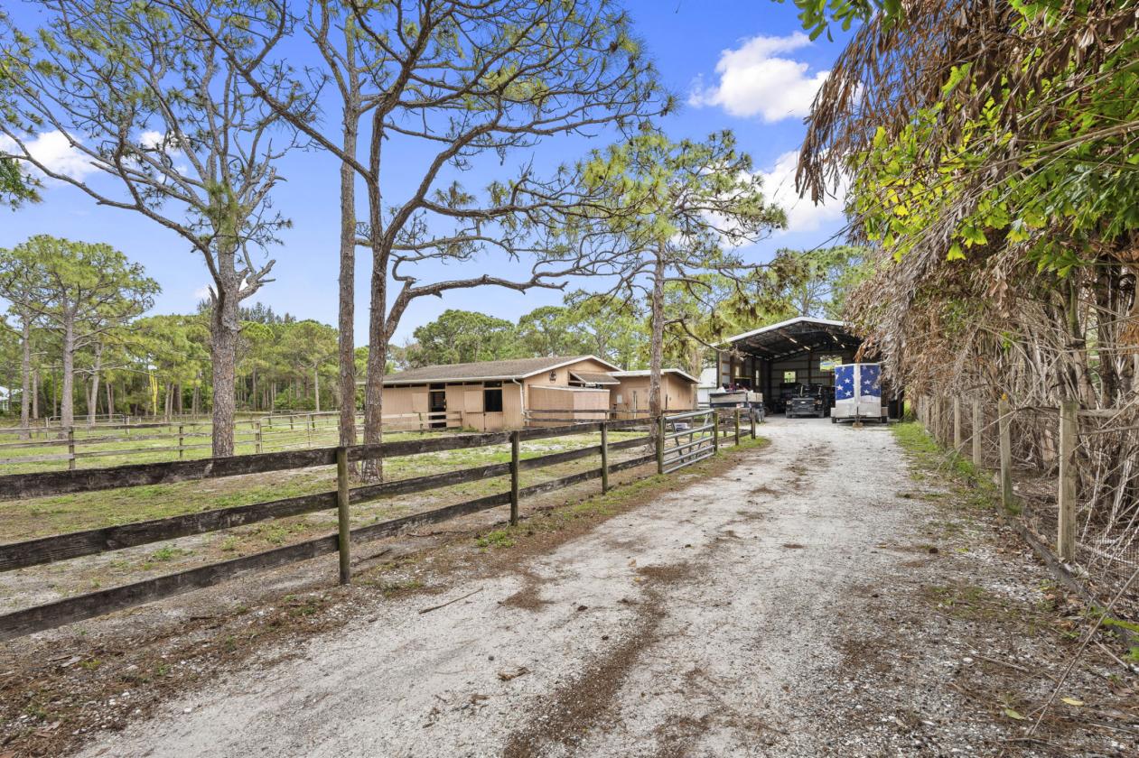 Beautifully updated 5 acre equestrian property - photo 21