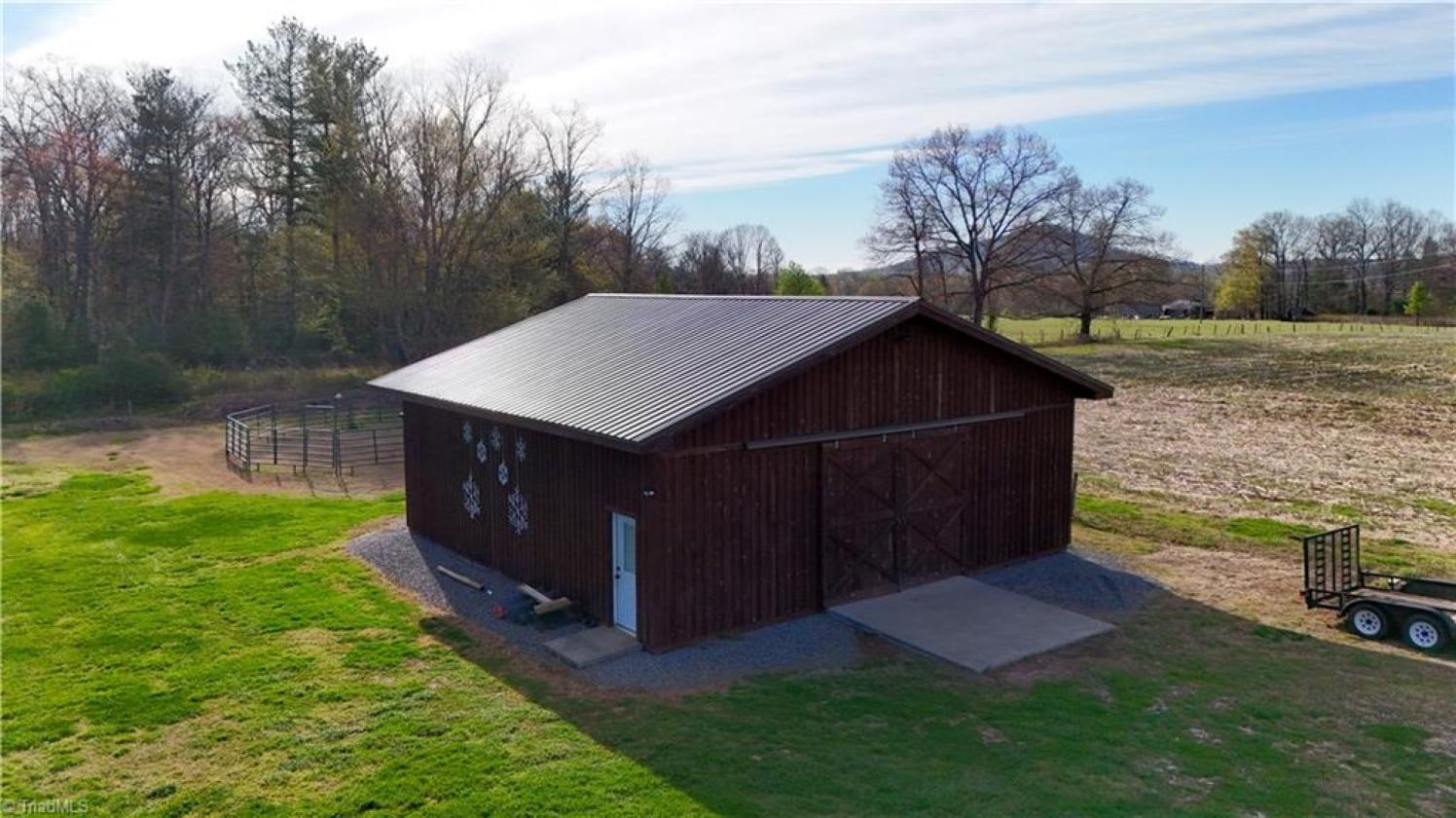 Luxury equestrian farm with custom home - photo 15
