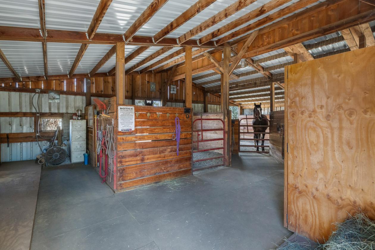 Spectacular Horse Facility near Sisters - photo 12