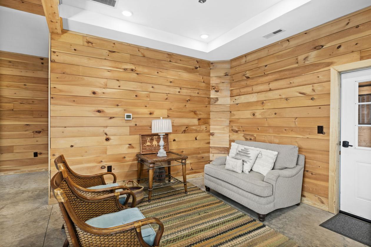 Sunny Side Up Farm | 9-Stall Equestrian Estate - photo 7