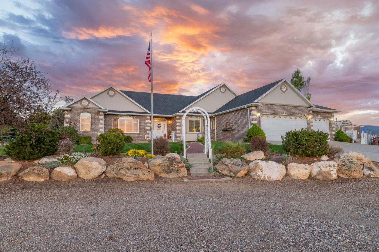 Storybook Luxury Equestrian Estate - photo 1
