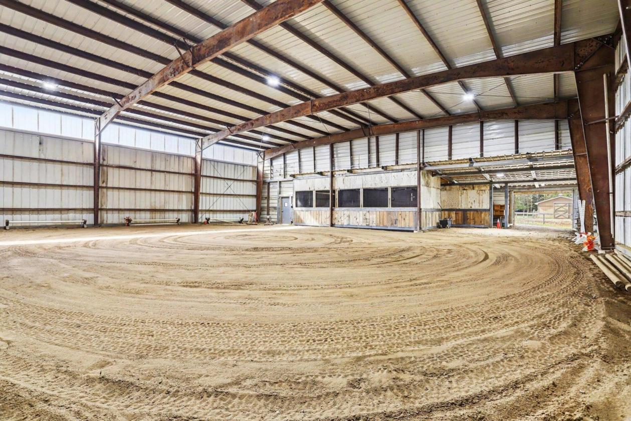 10 acre turn-key horse farm - photo 12