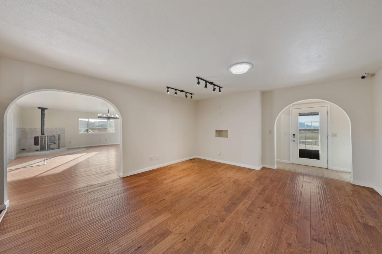 Turnkey equestrian estate w/3 homes and 360 views - photo 24