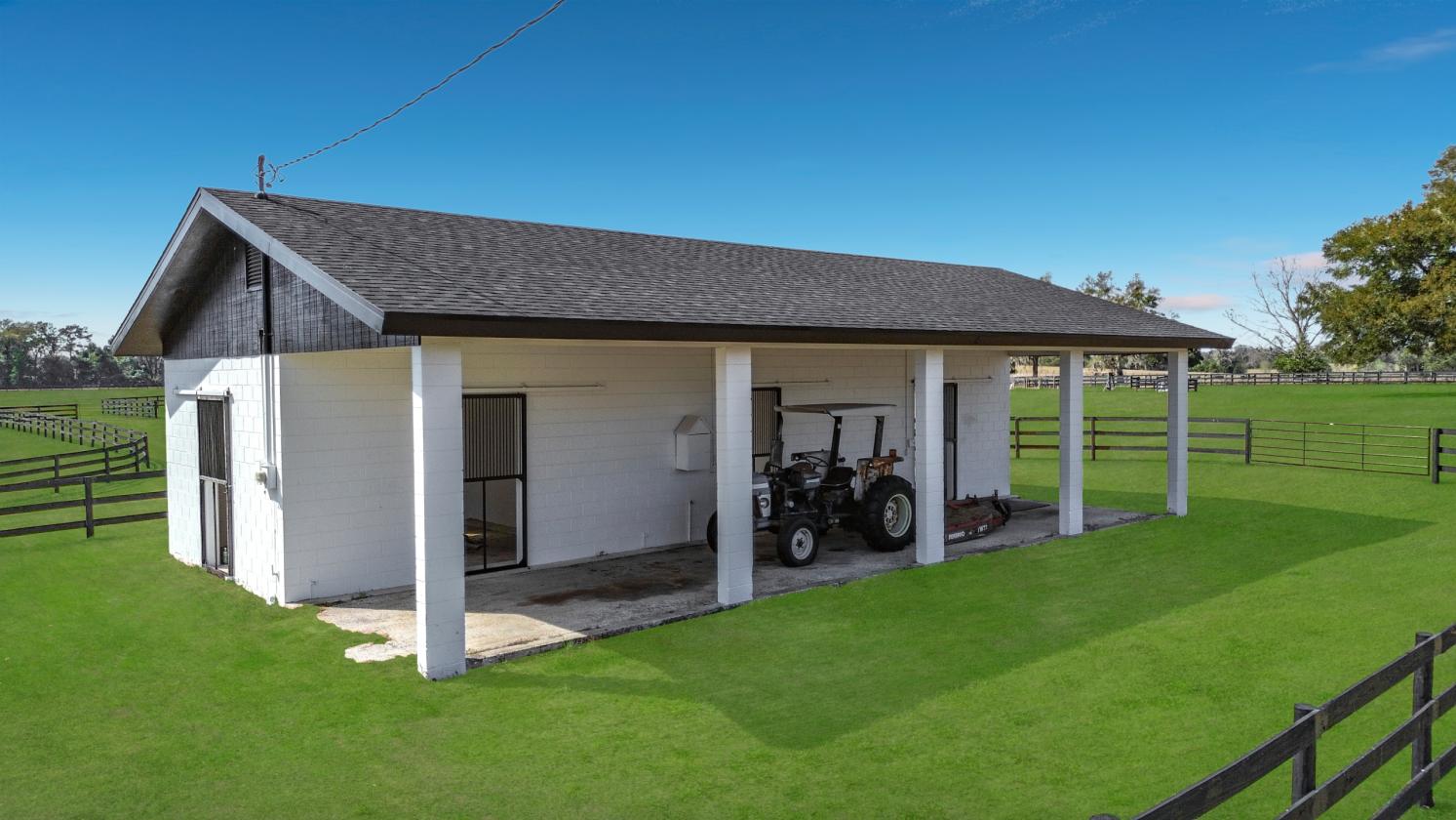Experience Ocala Horse Country Living! 14.1 Acres - photo 10