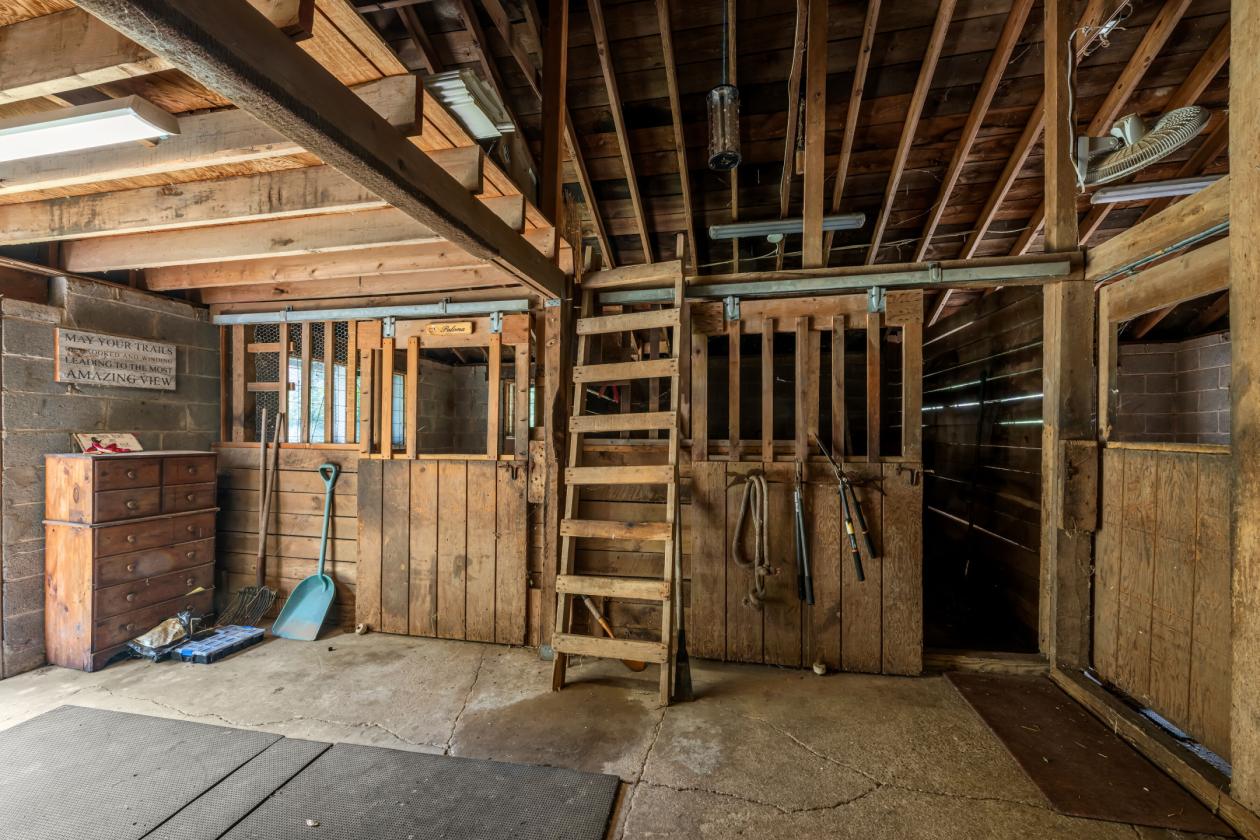 Horse Property on 6.5 acres with 3 stalls - photo 11