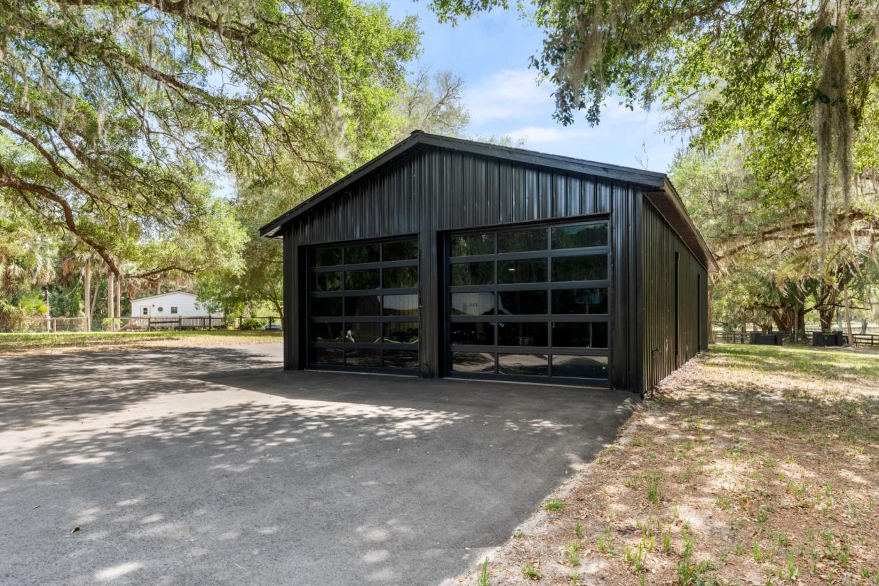The Quarry Estate-Waterfront Equestrian Retreat - photo 3