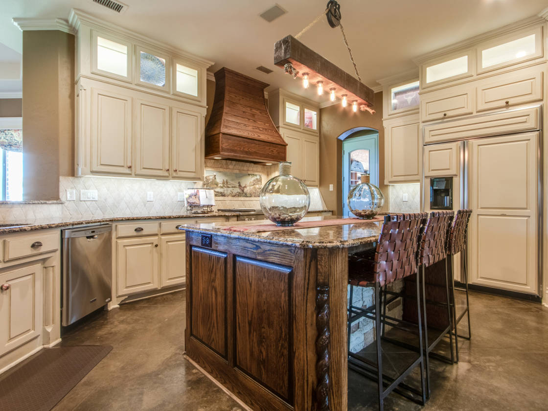 Luxury equestrian estate for sale with dressage arena and barn Heath