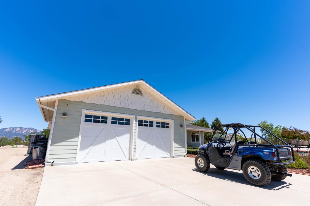 Custom 5-Acre Horse Ranch with Stunning Views - photo 24