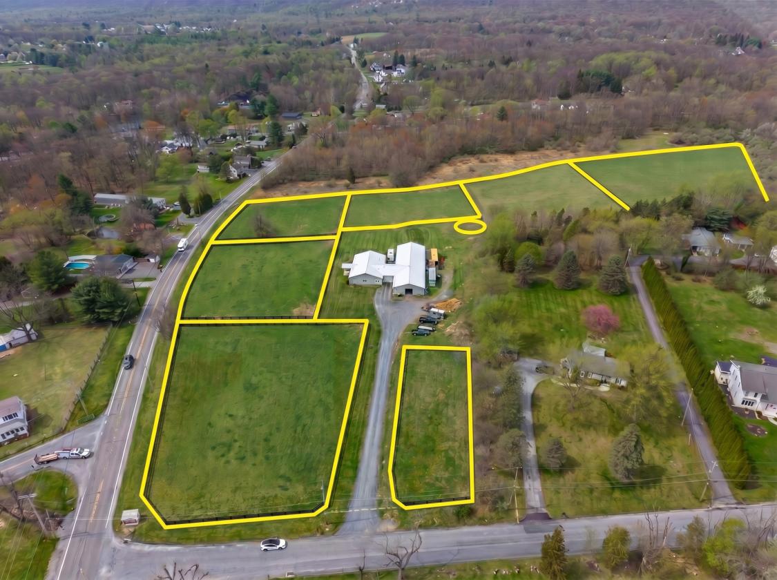 Turn-Key 13.5 Acre Equestrian Property with Barn - photo 2