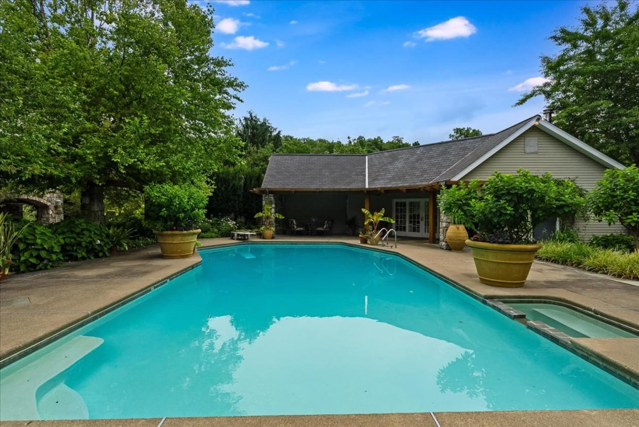 40 Acre Luxury Estate with multiple outbuildings - photo 6