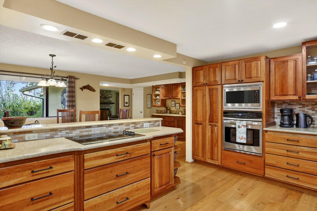 Huge Arena, Ample Pasture & Spacious Home - photo 17