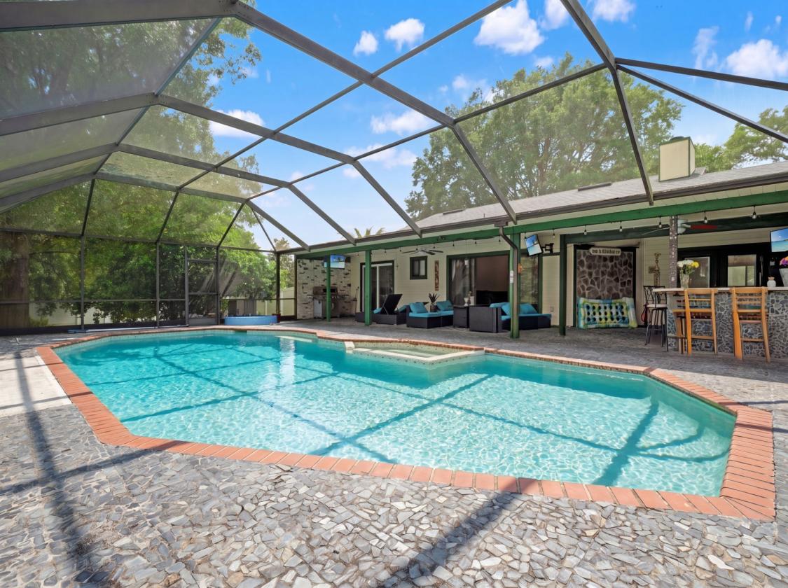 2.5 Acre Retreat with Guest House & Workshop - photo 24
