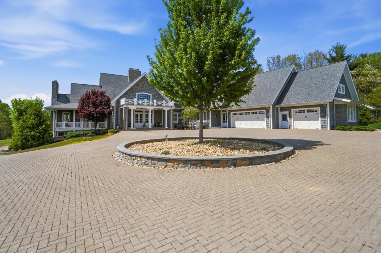 World-Class Estate in Need of Horses - photo 5
