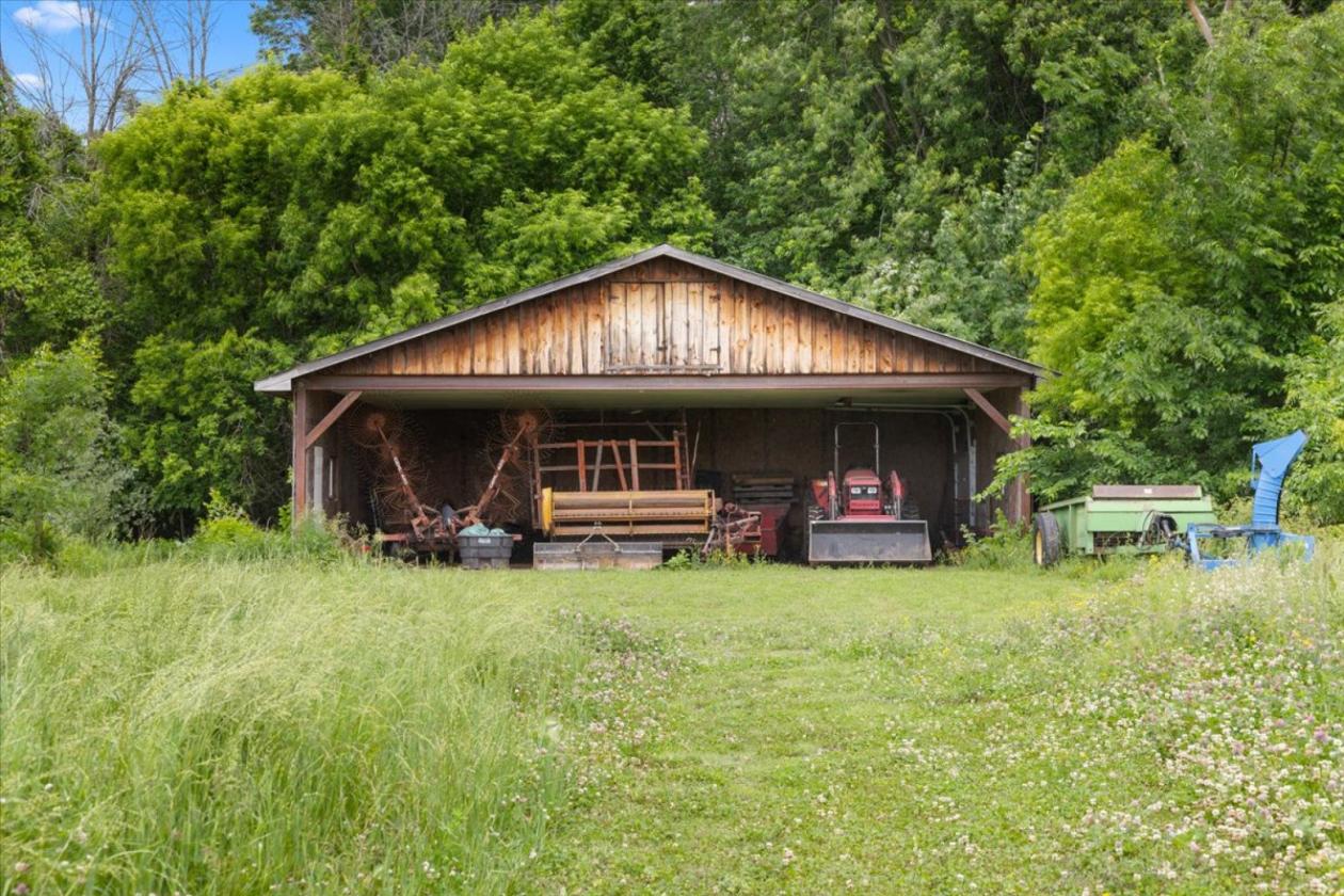 Turn Key 25.99 Acre Equestrian Property! - photo 29