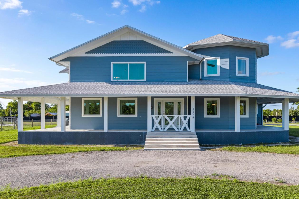 Luxury Home | 2-Stall Barn | Round Pen | Paddocks - photo 15
