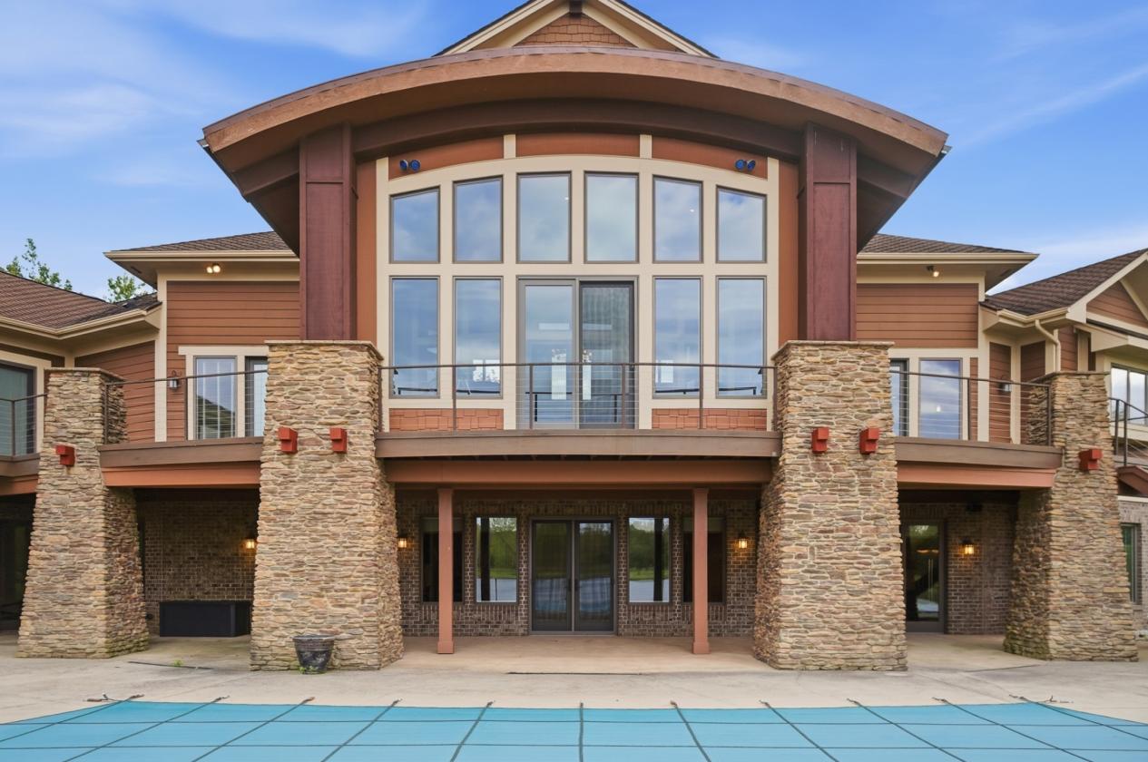 ASPEN-INSPIRED ESTATE ON 28 ACRES BACKS TO LAKE - photo 12