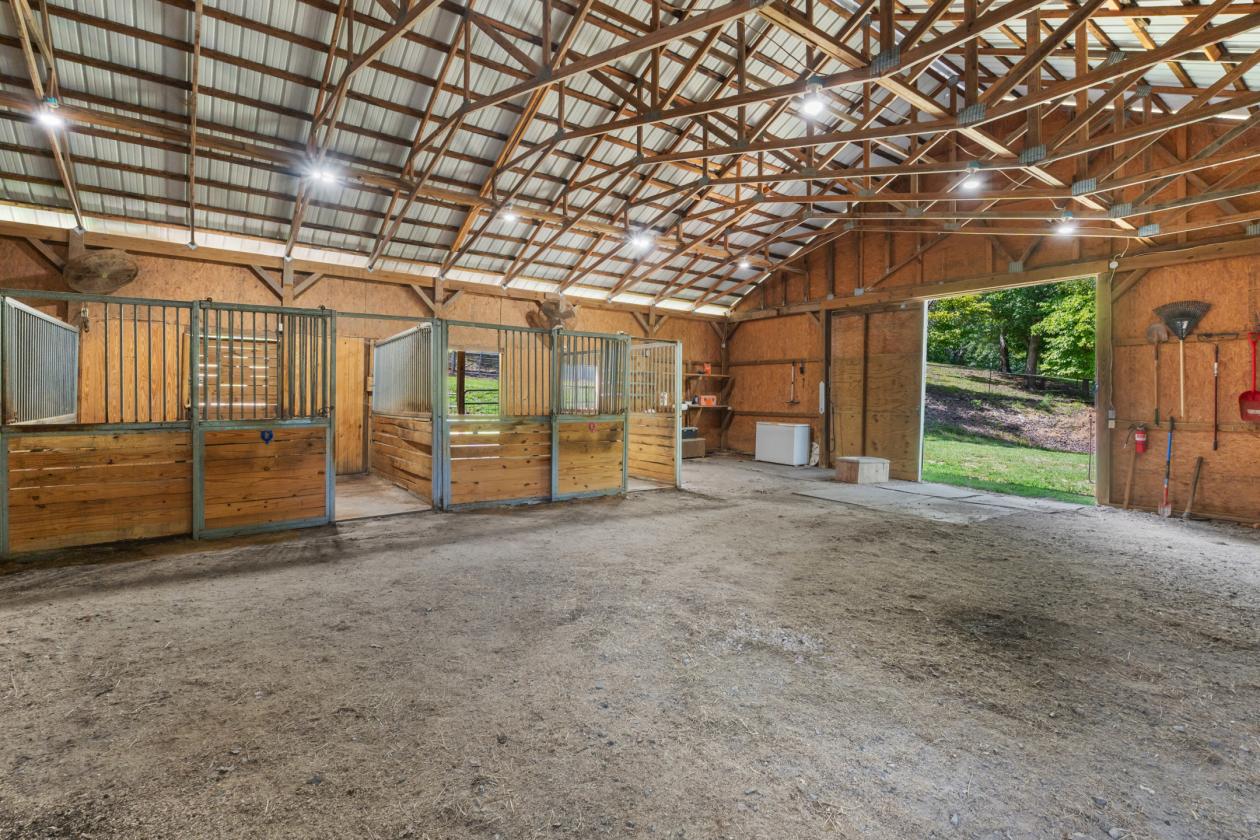 Lakefront Equestrian Estate on 8 Acres - photo 5