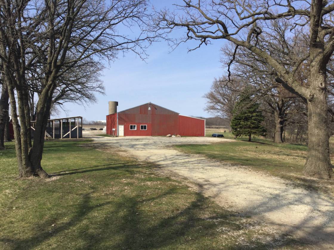Minooka Illinois 28.28 acres with woods , creek, barns and... Minooka