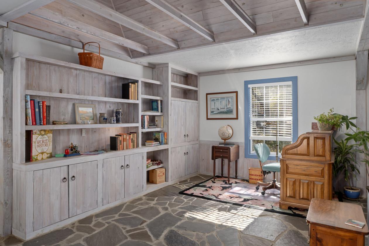 A Rare Equestrian Retreat in Pine Ridge Estates - photo 19