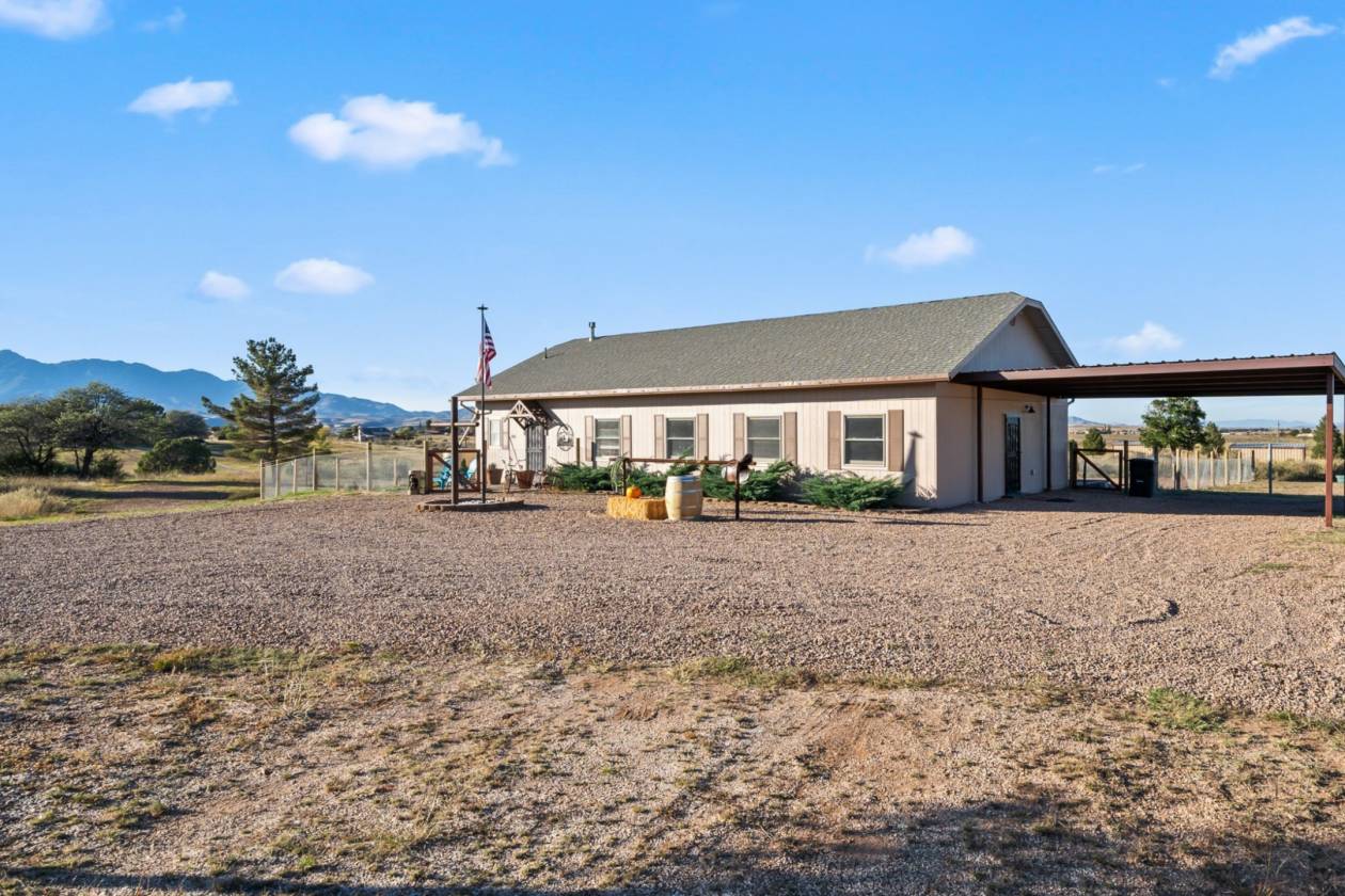 Horse Property for sale.