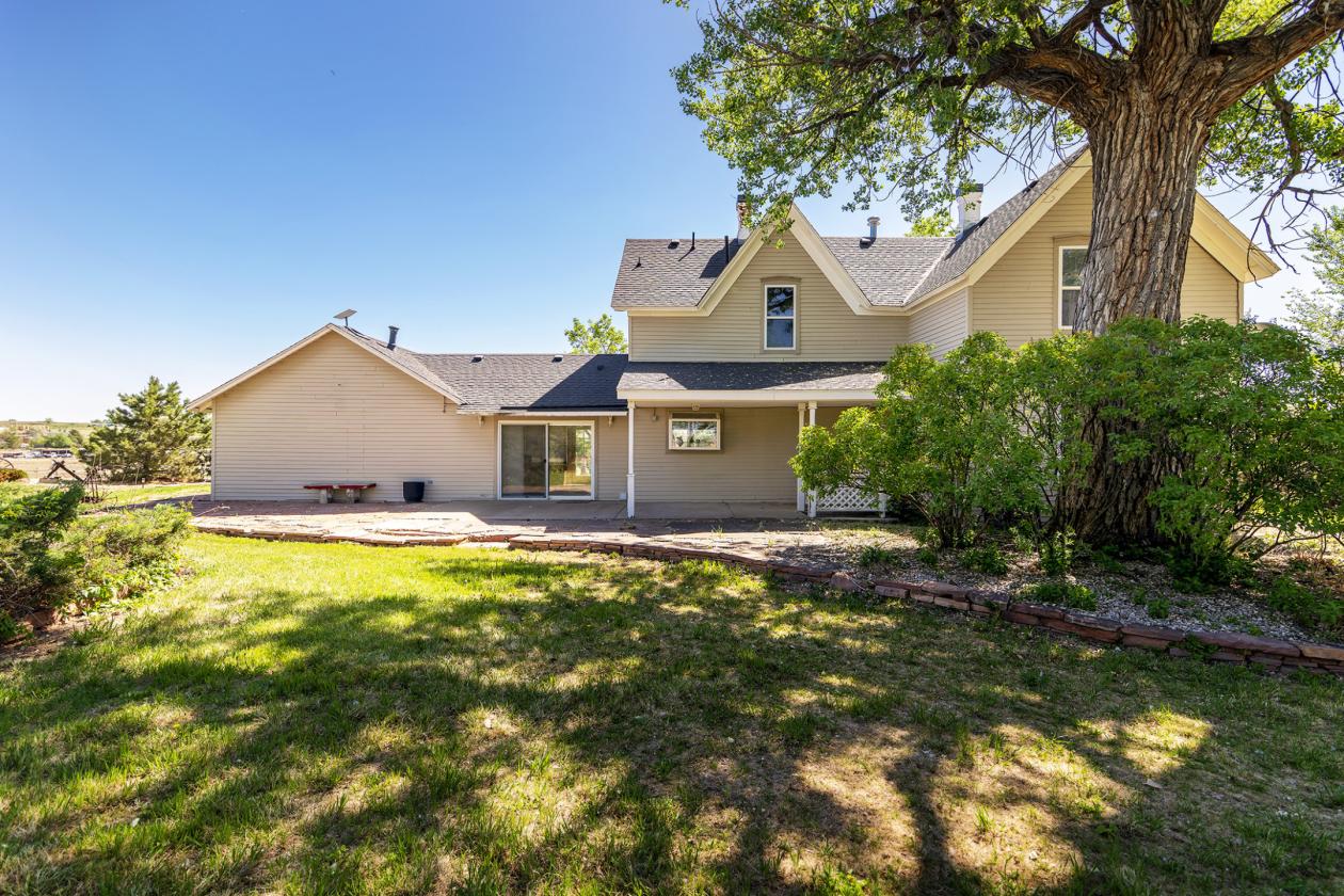Well-situated Equine property with Frontrange view - photo 17