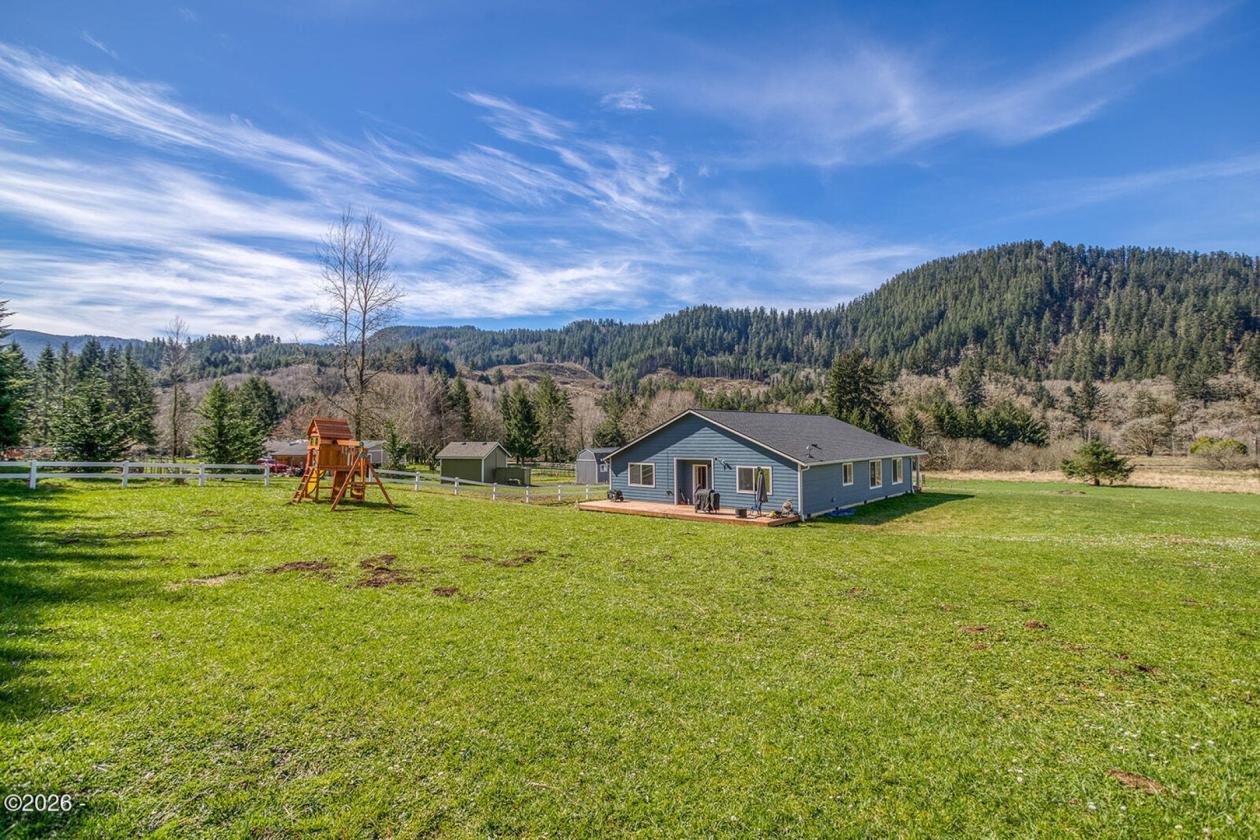 One-Owner HiLine Home Set on 2.92 Acres - photo 25
