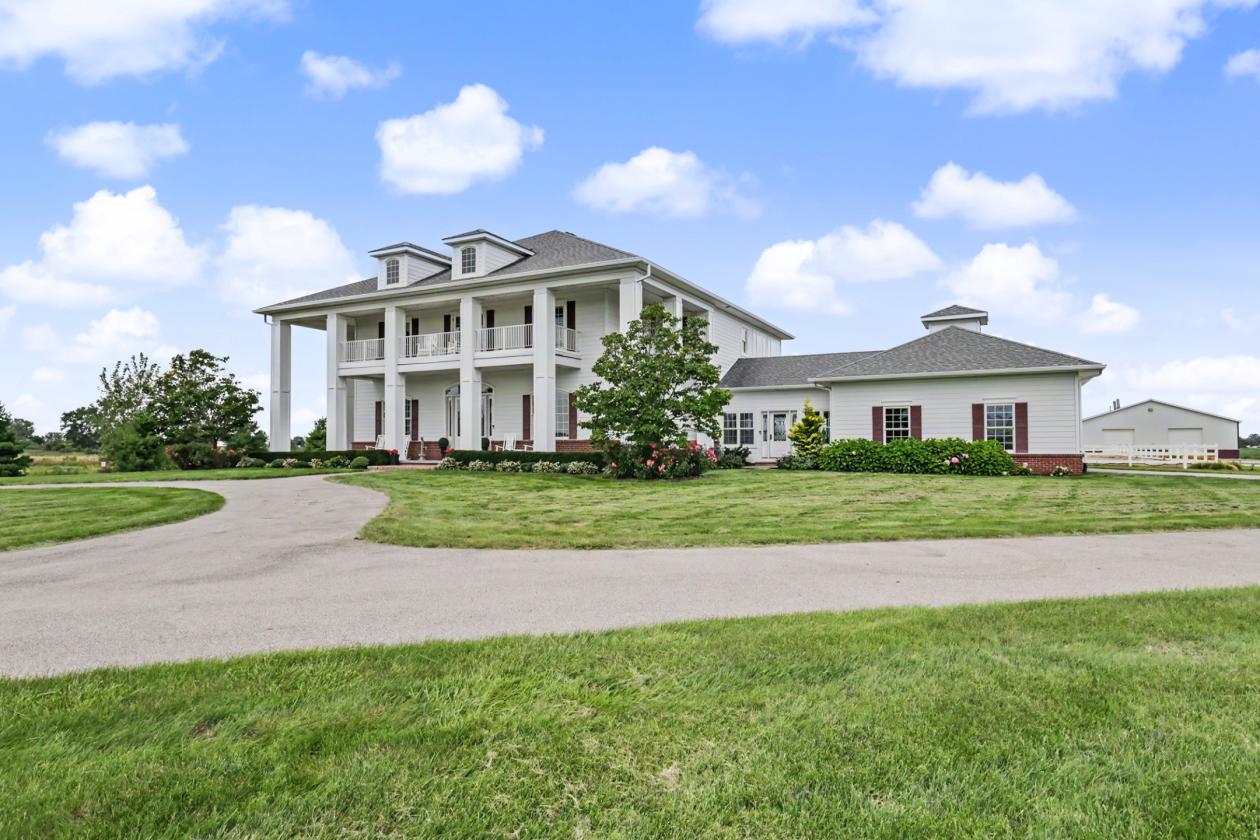 ONE-OF-A-KIND 10 ACRE EQUESTRIAN ESTATE - photo 3