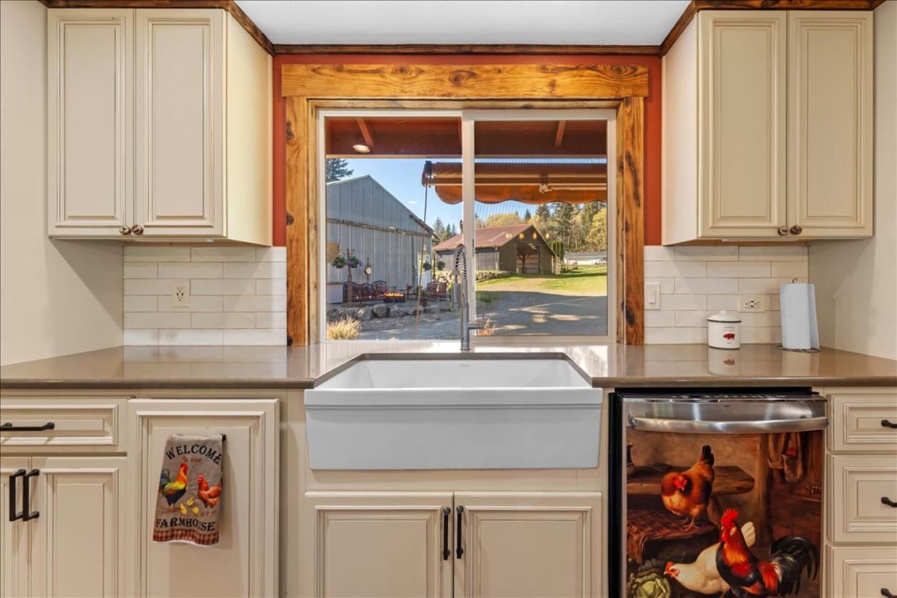 HORSE PROPERTY WITH 2 REMODELED HOMES ON 14+ ACRES - photo 16