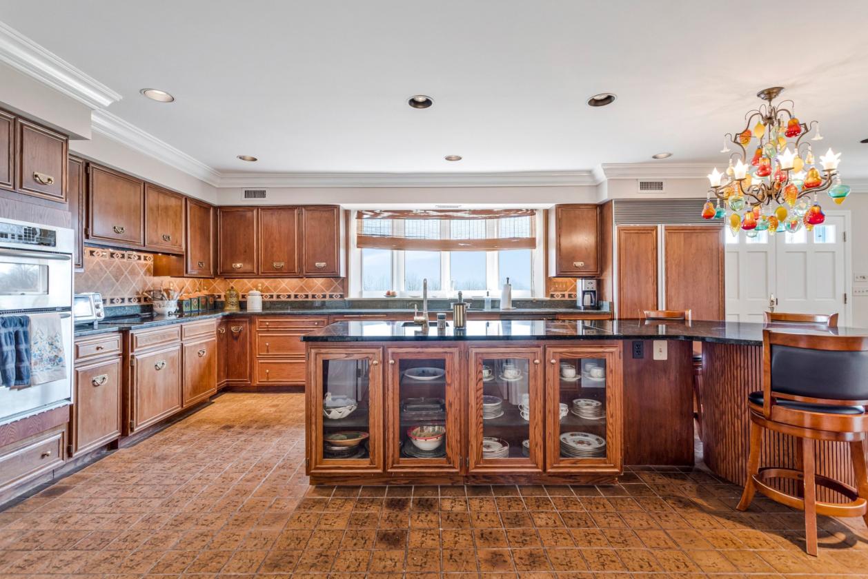 Custom-Crafted Equestrian Estate on 13 Acres - photo 17