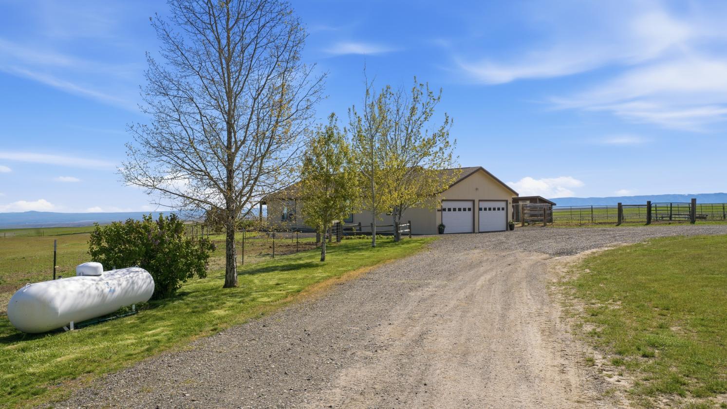 Ranch Property with Panoramic Mountain Views - photo 7