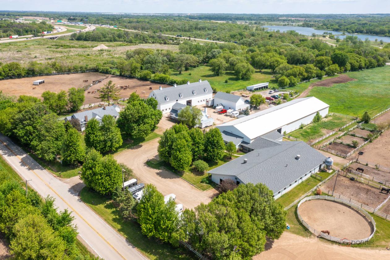 81 Stall Equestrian Facility in Lake County - photo 1