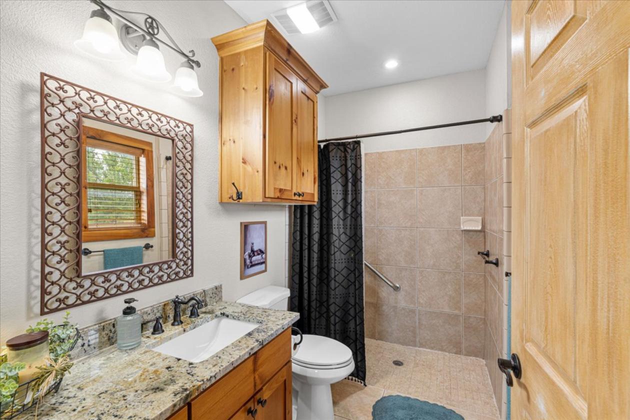 Custom home on 33 Acres! - photo 6