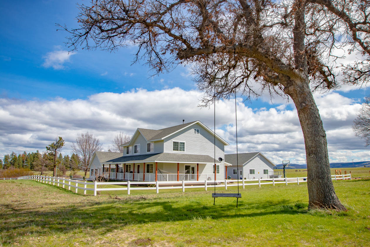 Big Beautiful Farm House on 10 acres in Big Sky... Tygh Valley, Wasco