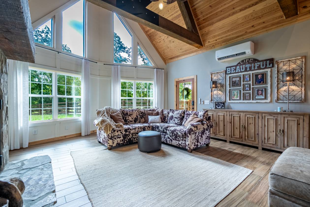 Dream Horse Facility: Custom Home, Arena & More - photo 6