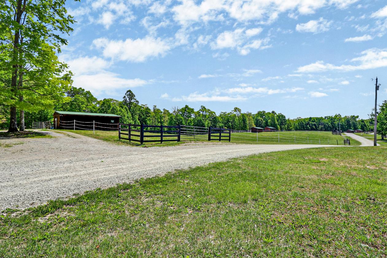 Luxury living meets sweeping, unforgettable views - photo 28