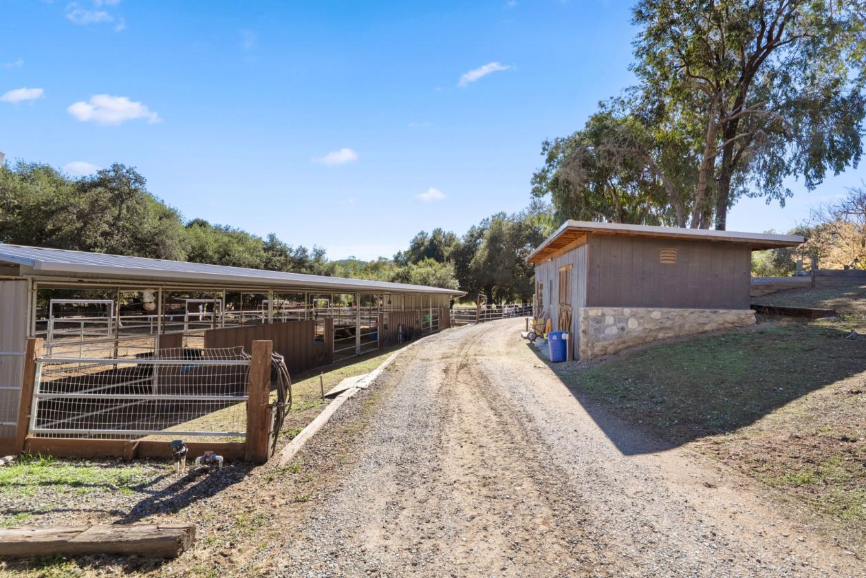 Horse Ranch in Ortega Mountian - photo 8
