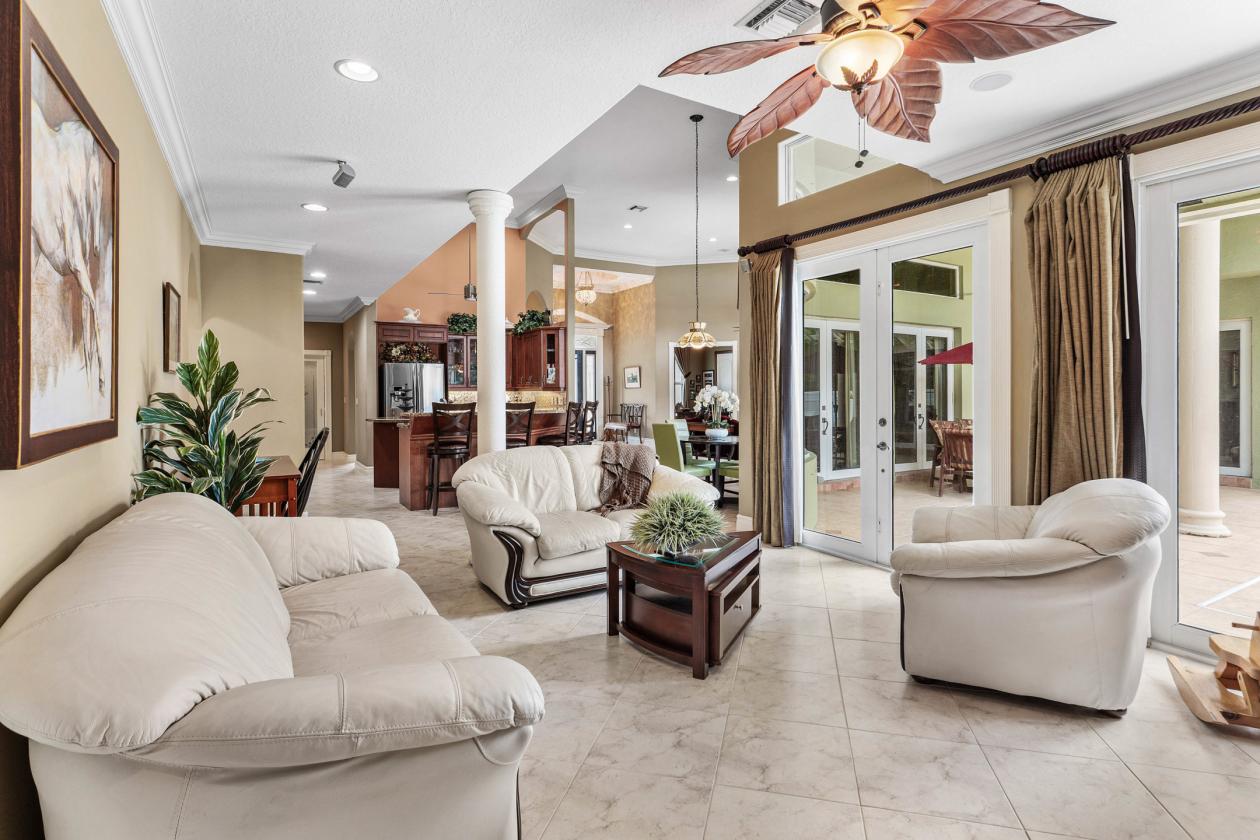Spectacular 20-Stall Equestrian Estate on 6.34 Ac - photo 14