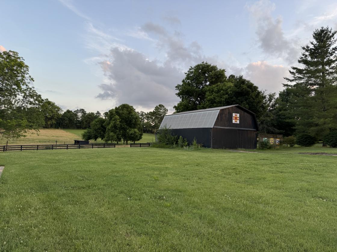 Beautiful home with Barn & Pond and fenced acreage - photo 5