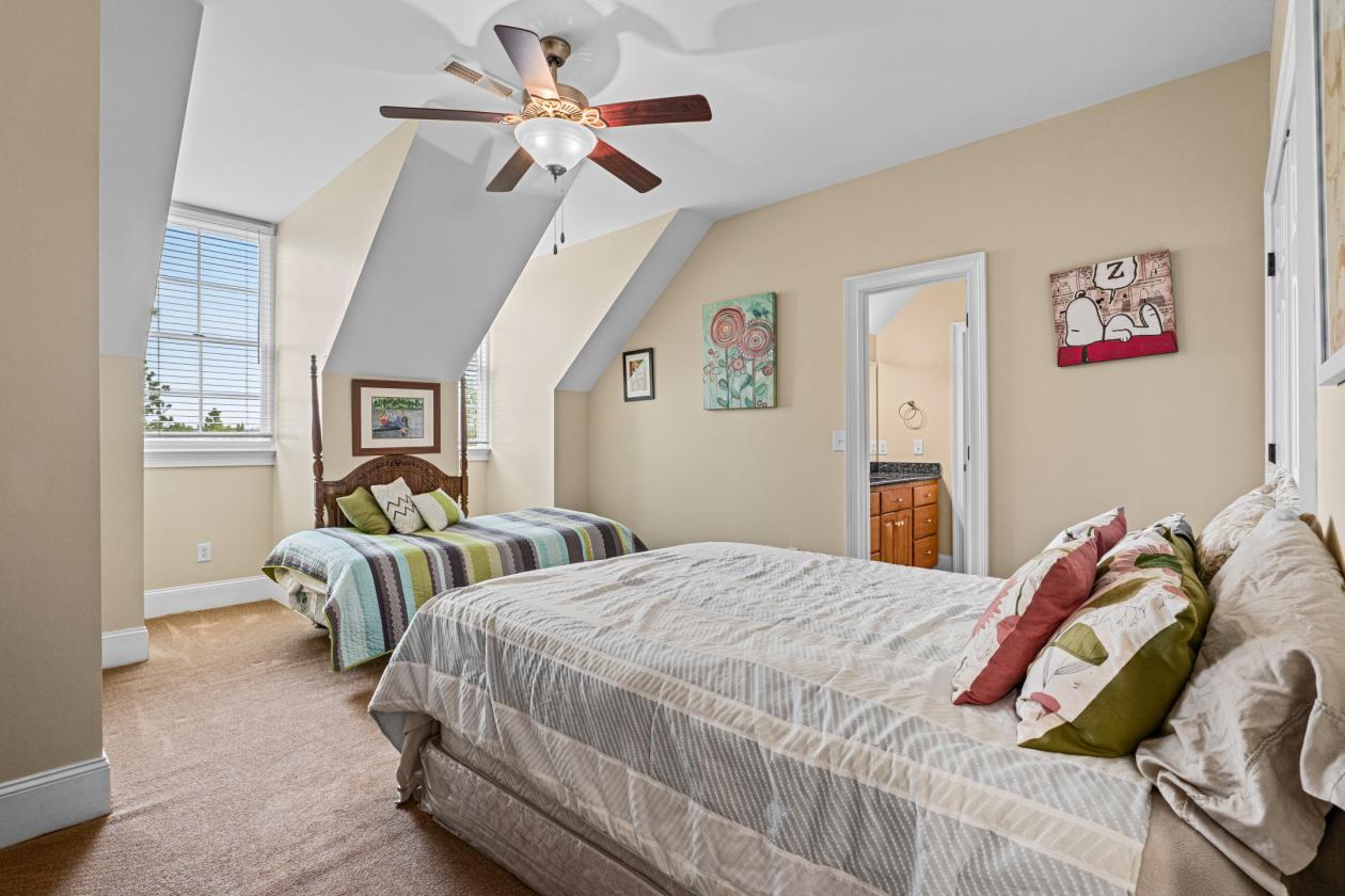 Custom home, pool and equestrian community! - photo 20