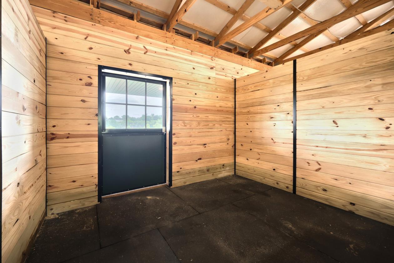 Stunning Horse Property with Indoor Arena - photo 7